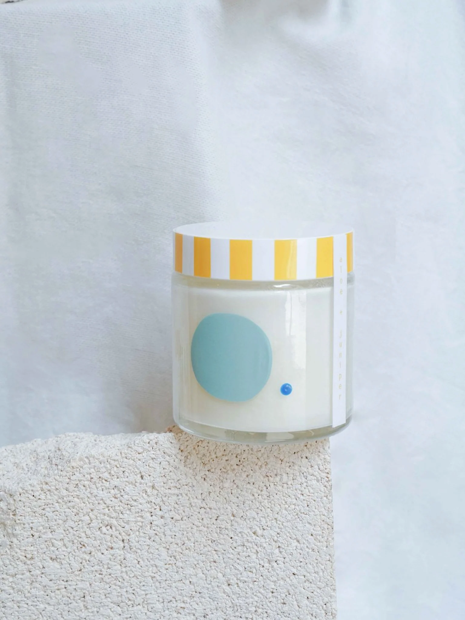 Aloe & Juniper Candle (250g) - Image 2