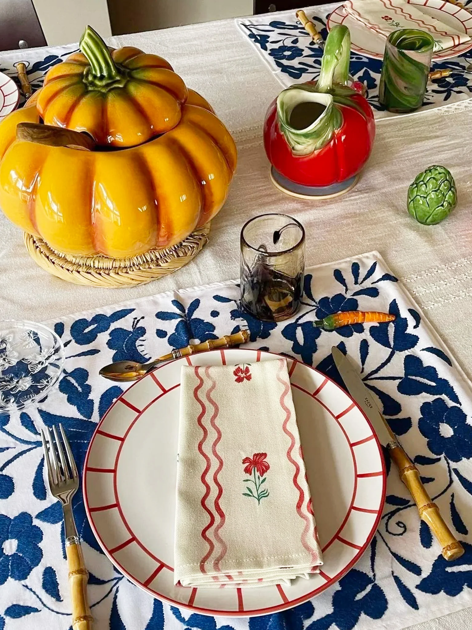 Fence Dinner Plate (25cm) - Lobster Red - Image 3