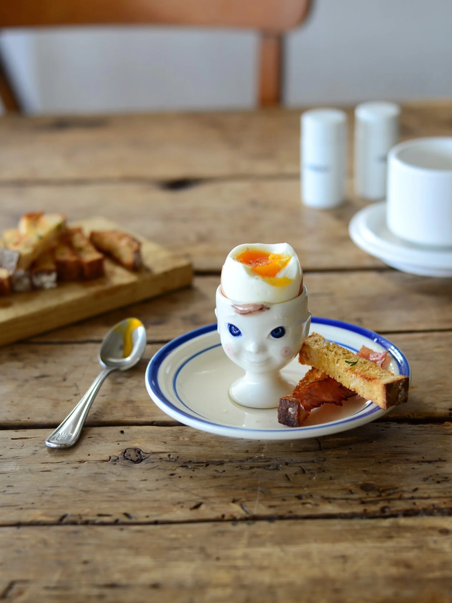 Friends Egg Cup - Image 3