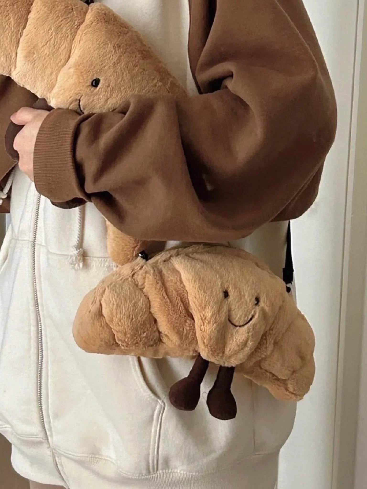 Jellycat Amuseables Croissant Bag - Image 3