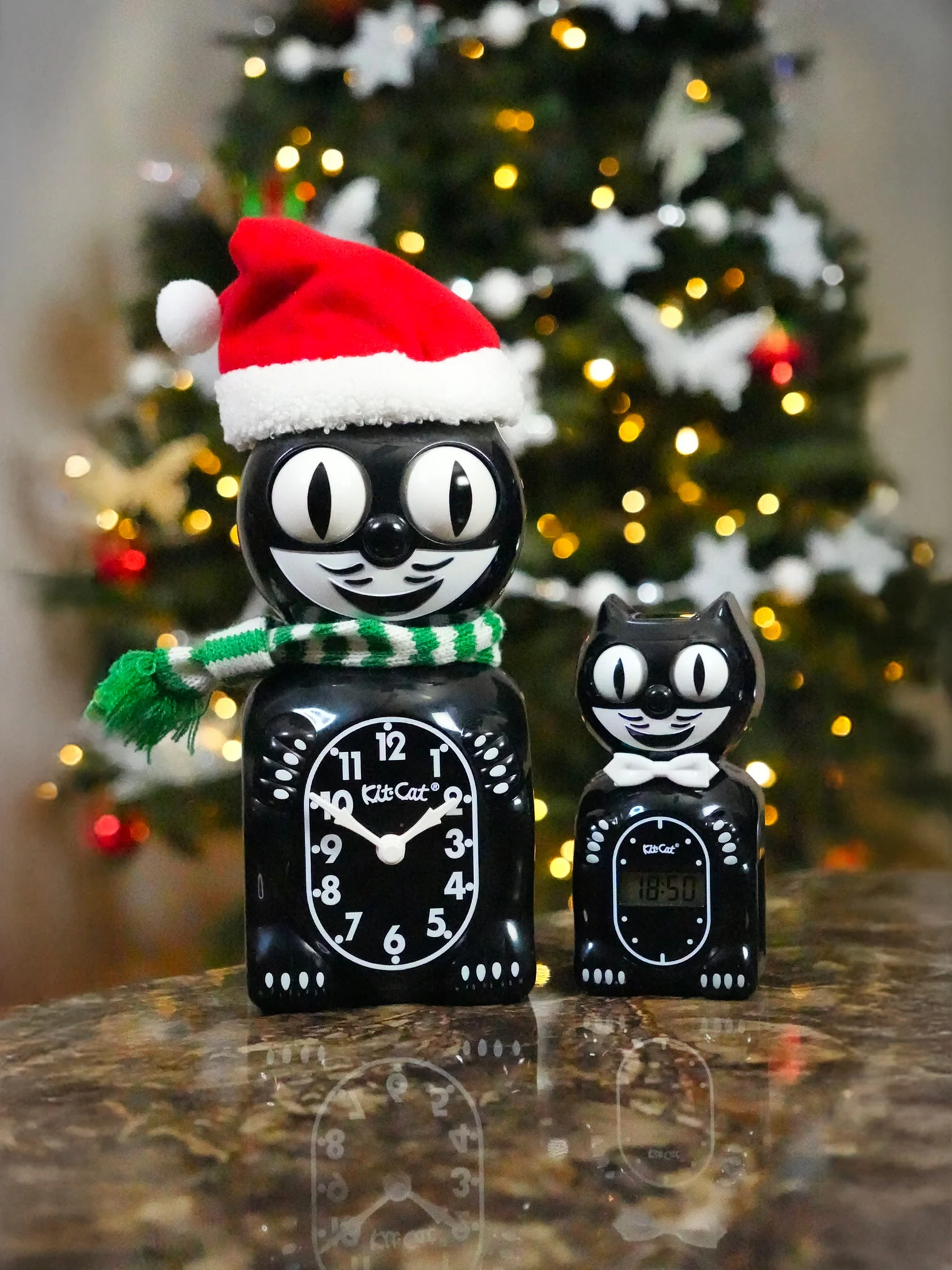 Kit Cat Klock - Santa Hat Decoration - Image 2