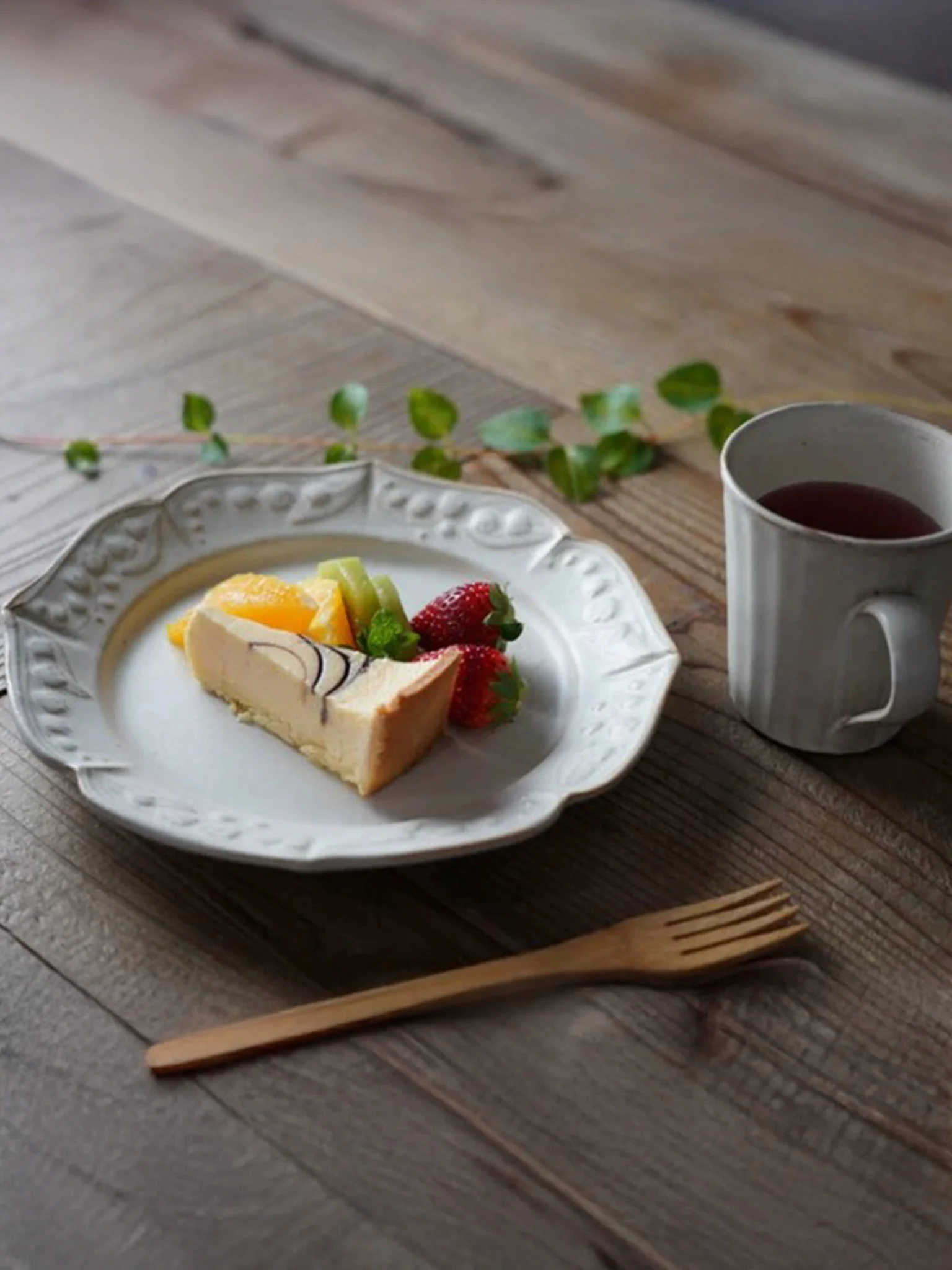Kinari Lily of the Valley Plate (22cm) - Image 3