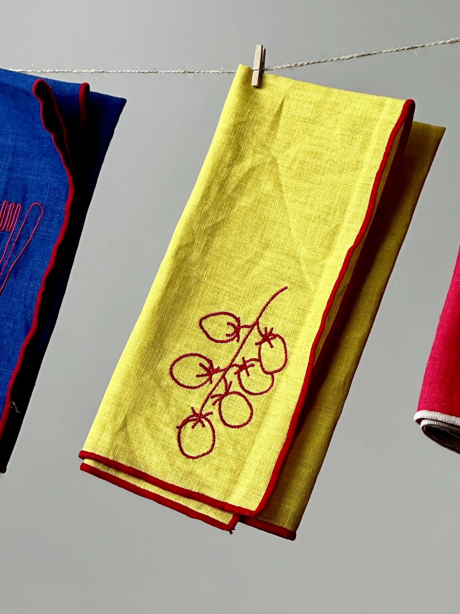 Linen Blend Napkins - Vine Tomatoes (Set of 2) - Image 3