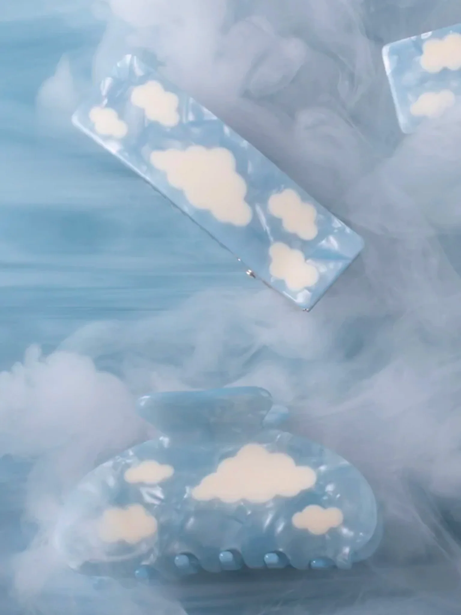Lucy Cloud Hair Claw - Image 3