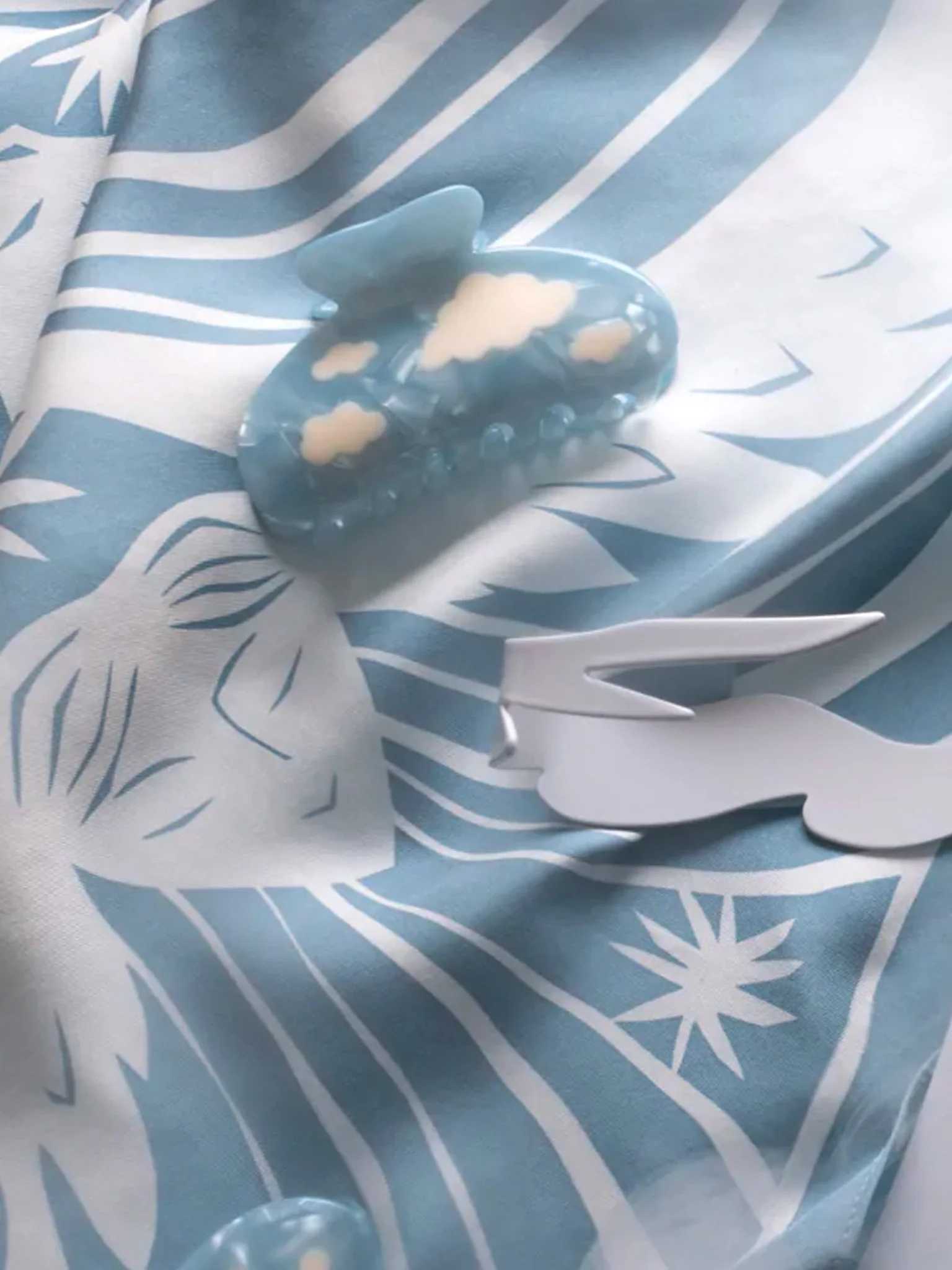 Lucy Cloud Hair Claw - Image 4