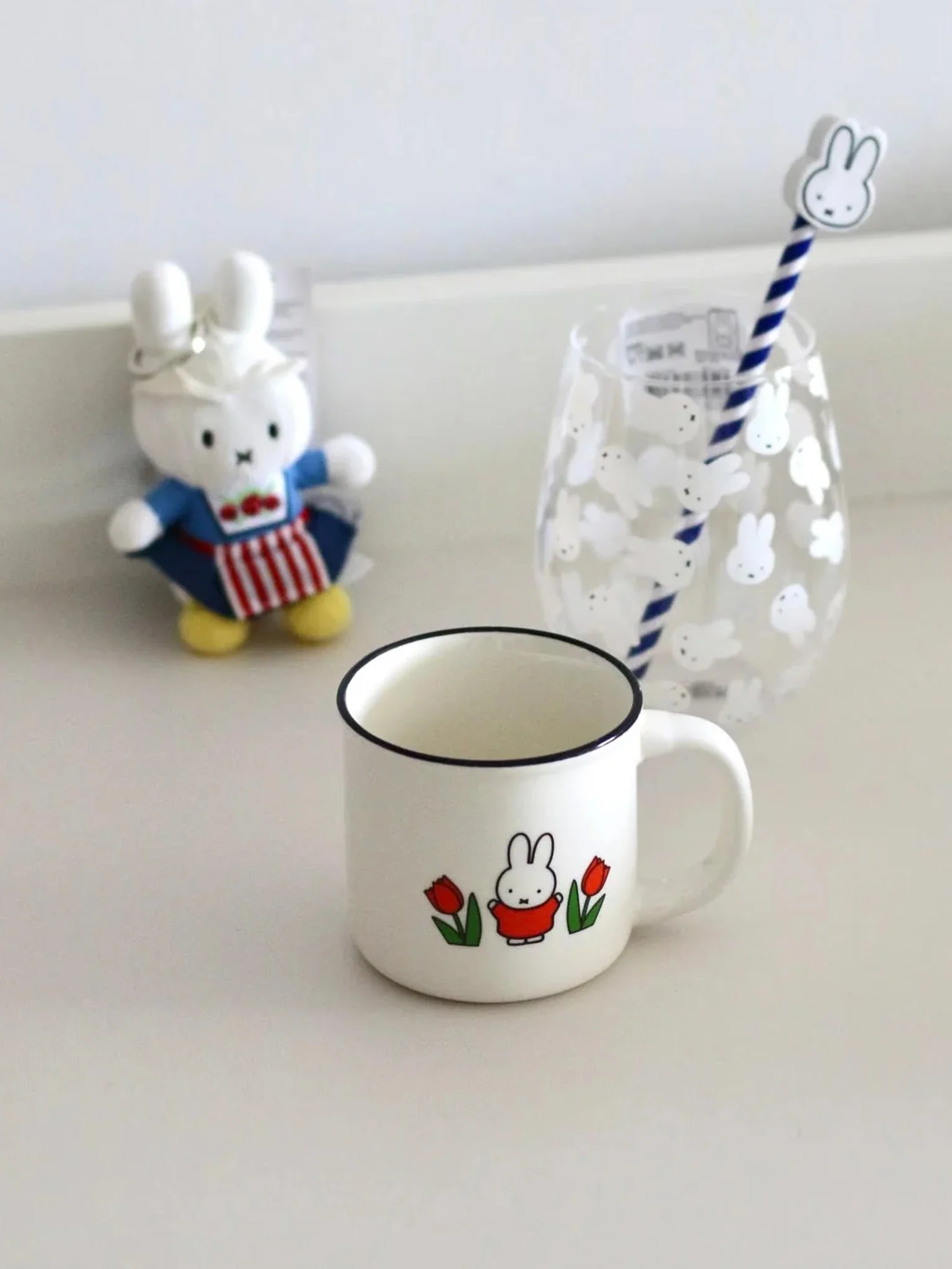 Miffy Retro Ceramic Mug -Tulips Red - Image 2