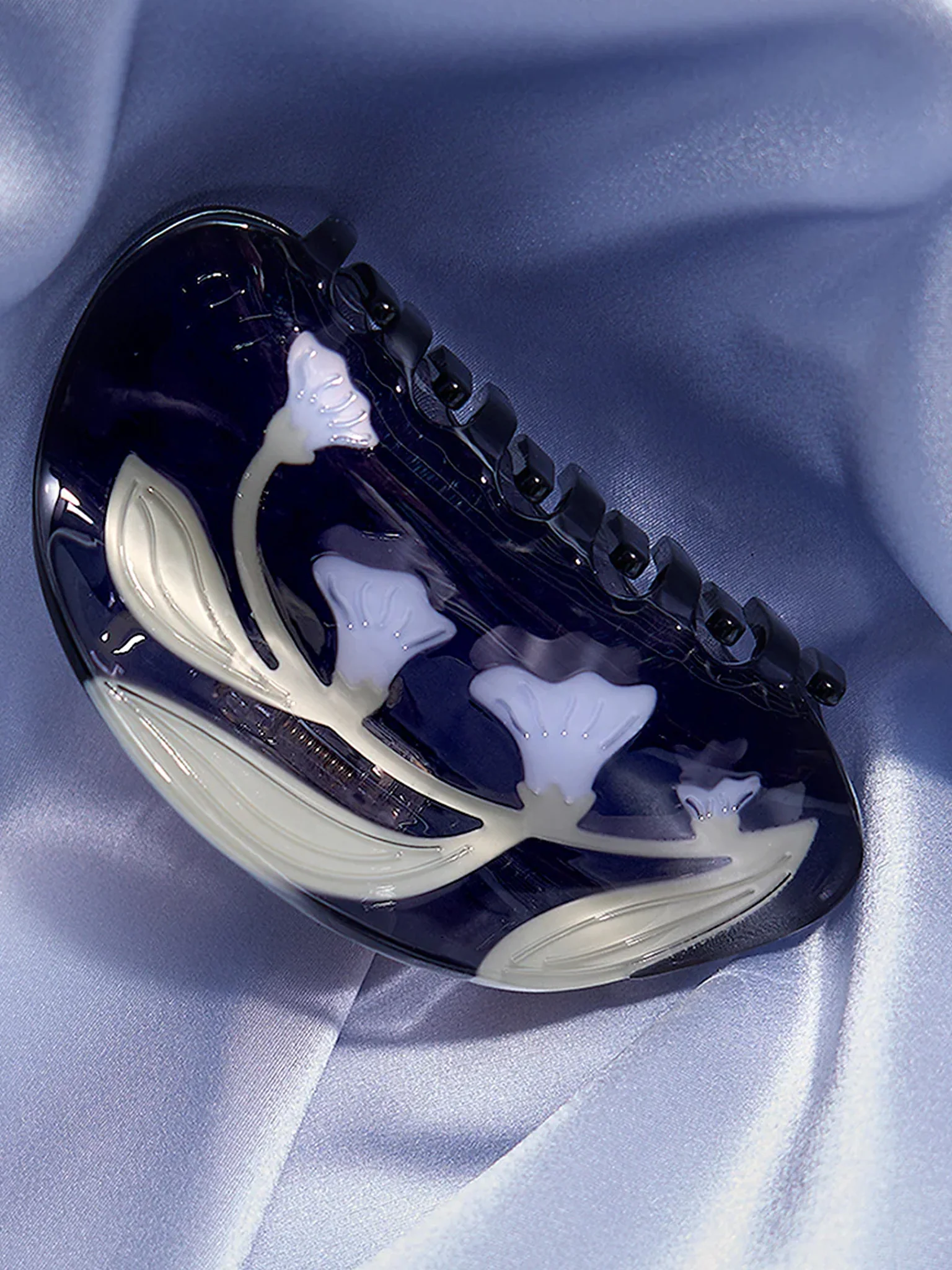 Moonflower Hair Claw - Image 3