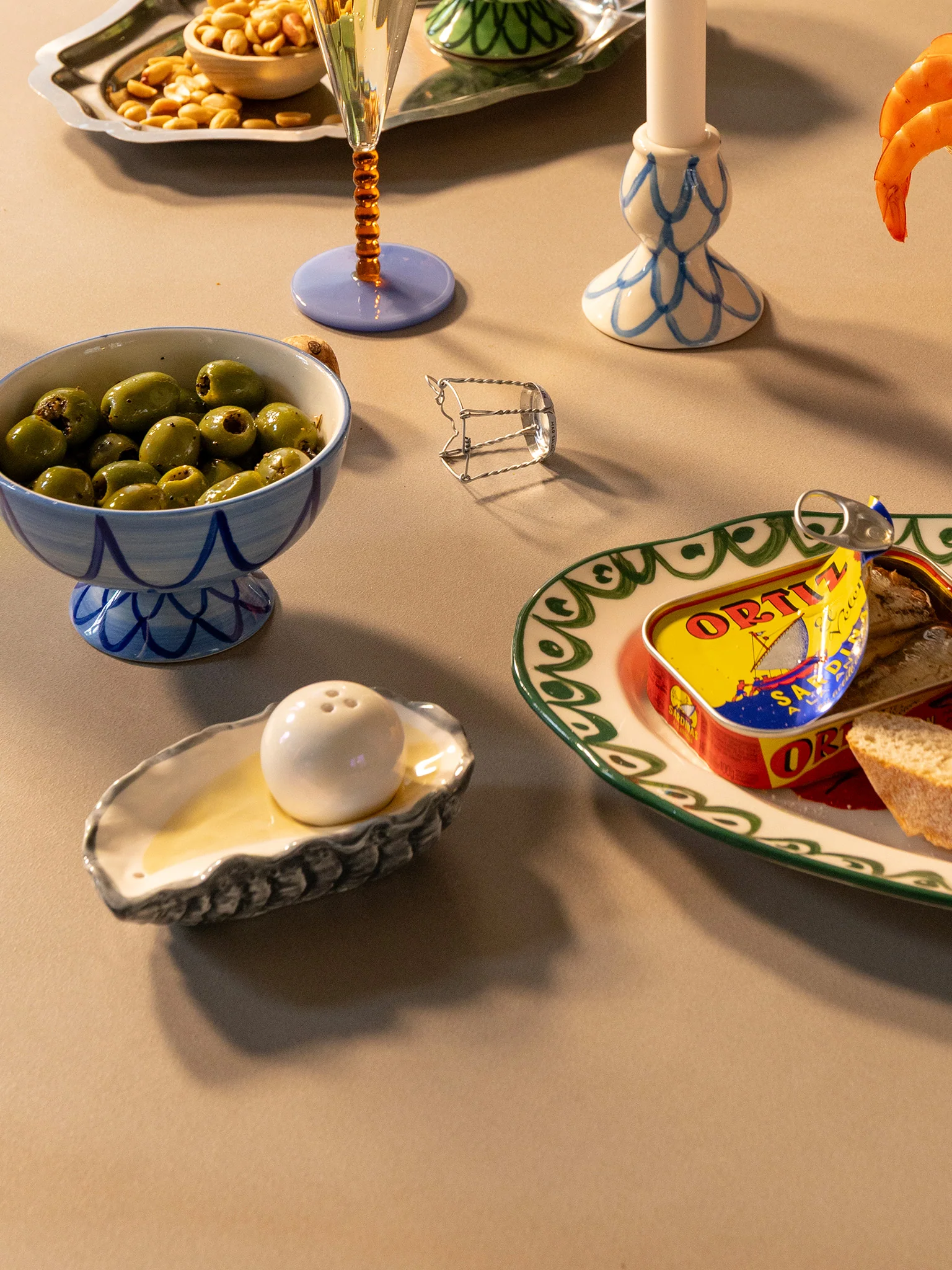 Oyster Salt & Pepper Shaker Set - Image 3
